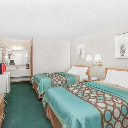 Super 8 By Wyndham Butler Hotel Luaran gambar