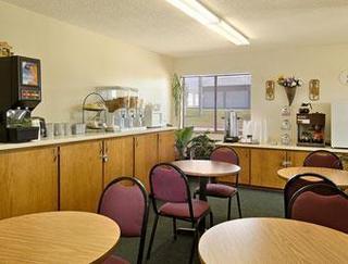 Super 8 By Wyndham Butler Hotel Luaran gambar