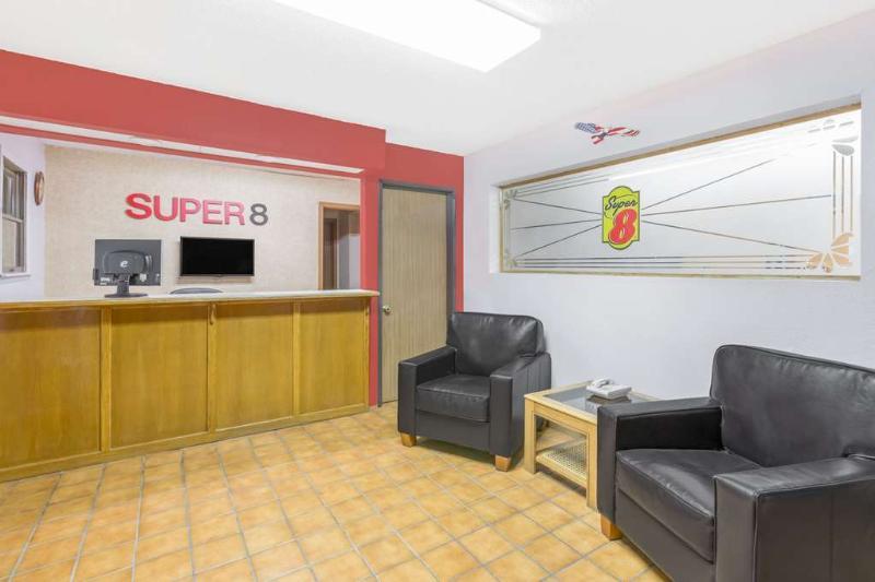 Super 8 By Wyndham Butler Hotel Luaran gambar