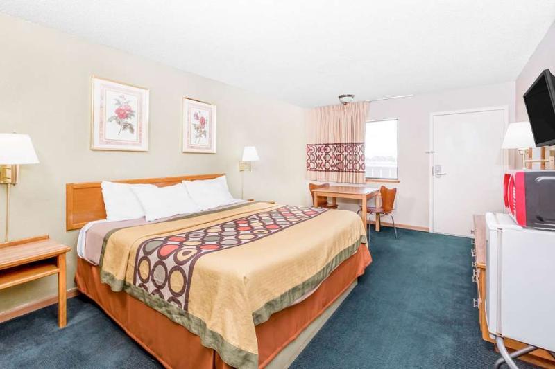 Super 8 By Wyndham Butler Hotel Luaran gambar