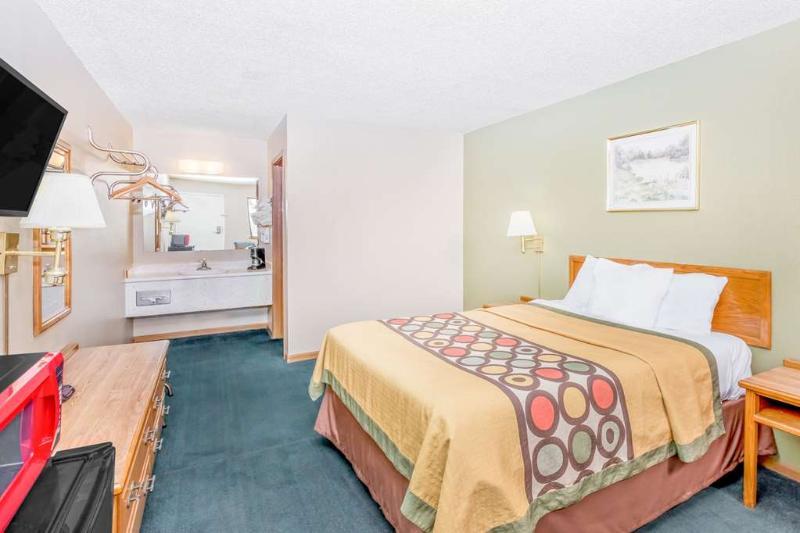 Super 8 By Wyndham Butler Hotel Luaran gambar